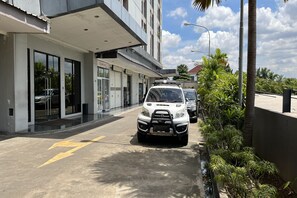 Parking - Day Use Inn At Serpong Green View Apartment Bsd (South Tangerang)