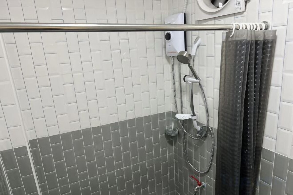 Ducha, cabezal de ducha tipo lluvia, artículos de tocador gratuitos