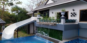 Outdoor pool - Siriniran Homestay (Sattahip)