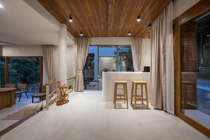 Family Villa | Desk, rollaway beds, free WiFi, bed sheets - Taryn Tara Cafe And Stay By Zuzu (Mae On)