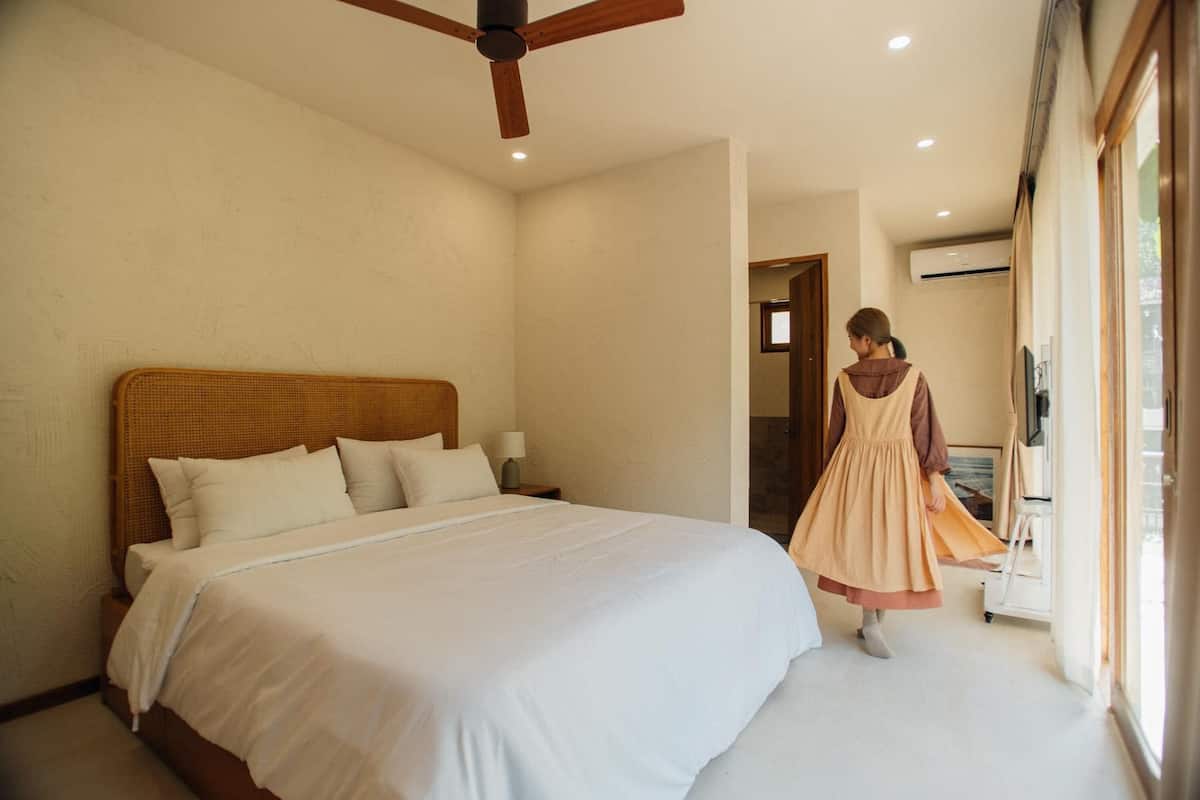 Double Room | Desk, rollaway beds, free WiFi, bed sheets