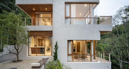 Taryn Tara Cafe And Stay