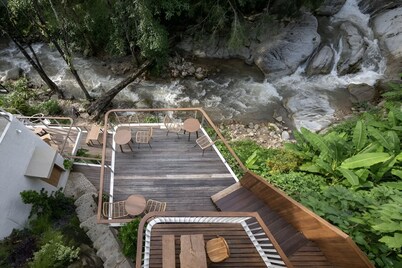 Taryn Tara Cafe And Stay By Zuzu