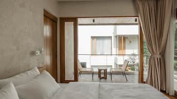 Family Villa | Desk, rollaway beds, free WiFi, bed sheets