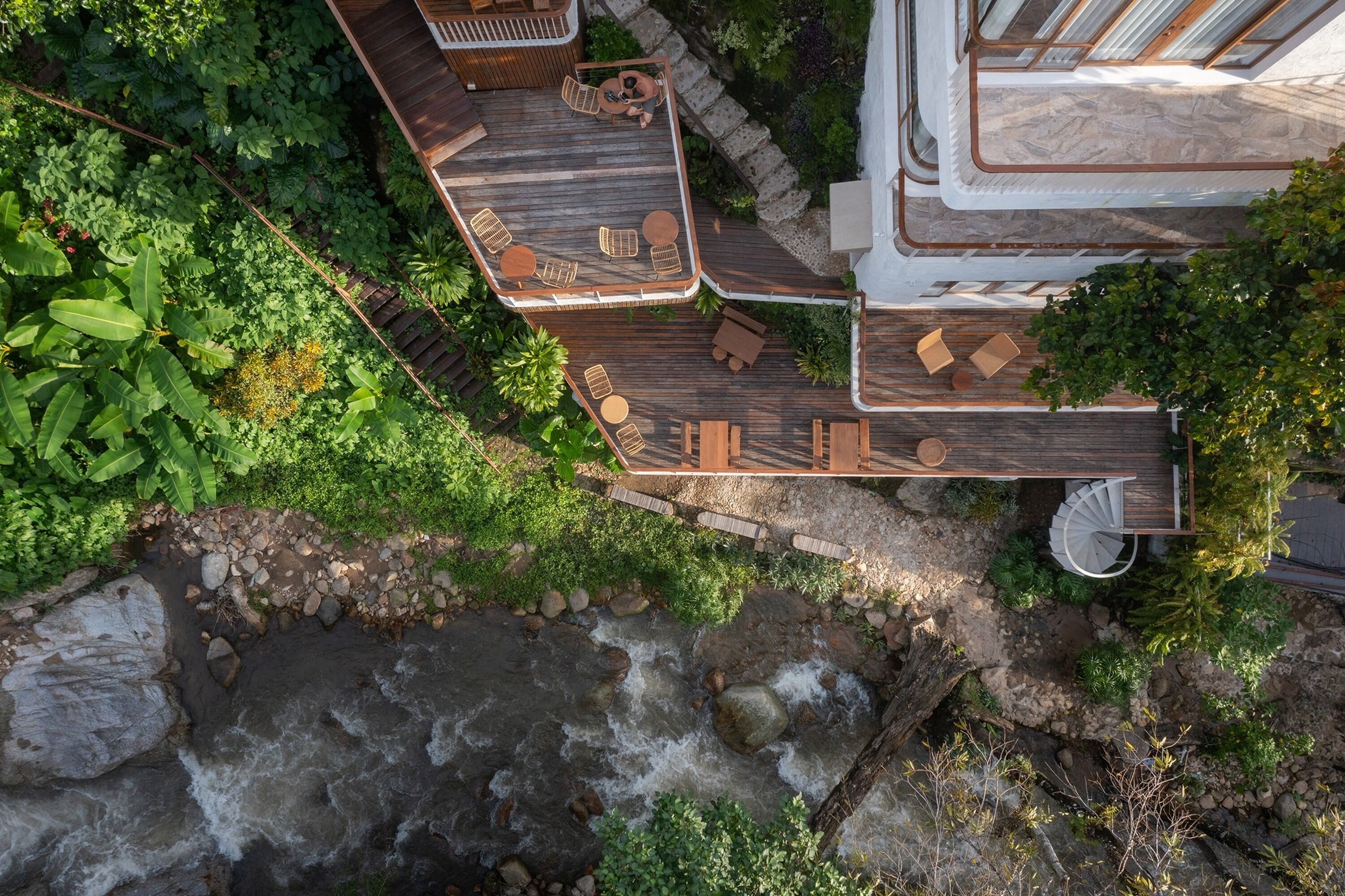 Deluxe Room | Desk, rollaway beds, free WiFi, bed sheets