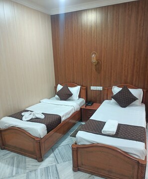 Premium Double Room, City View | Egyptian cotton sheets, premium bedding, memory foam beds, desk - HOTEL RIZ VARANASI (Varanasi)