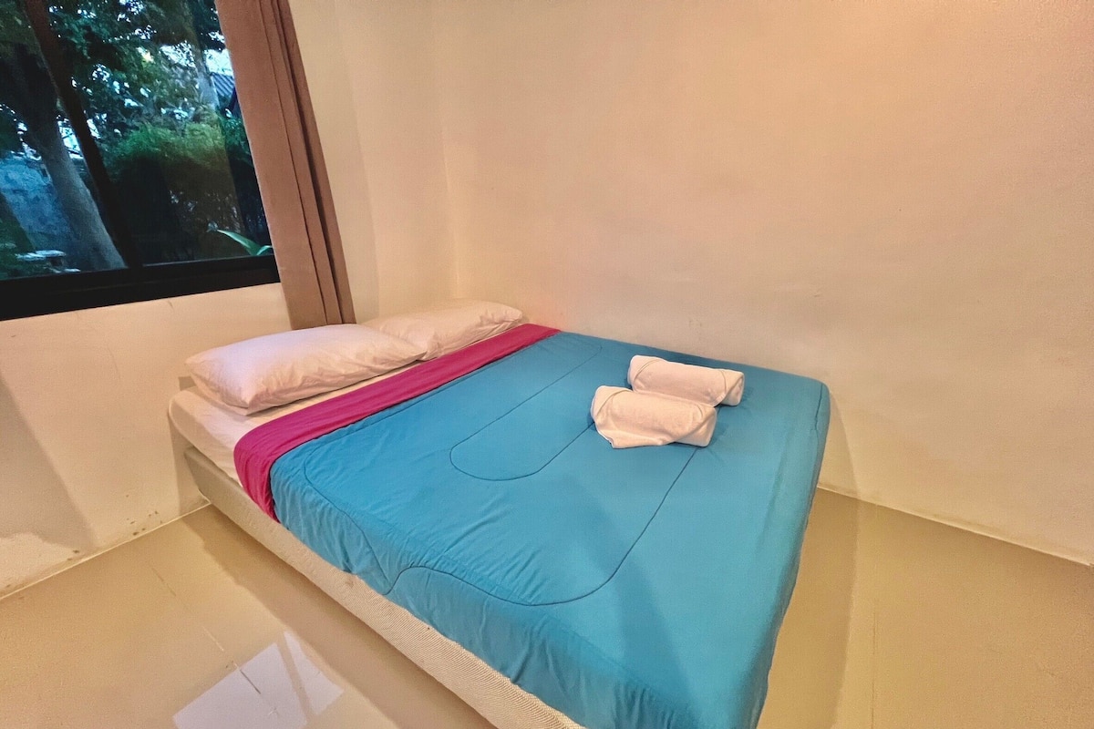 Doppia Standard, 1 letto queen | 1 camera, Wi-Fi gratuito