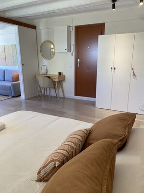 1 bedroom, desk, free WiFi, bed sheets - Luminoso Ático con Espectacular Terraza con Vistas (Barcelona)