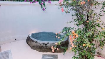 Villa Présidentielle, vue océan | Salle de bain | Articles de toilette gratuits, sÚche-cheveux, peignoirs, chaussons