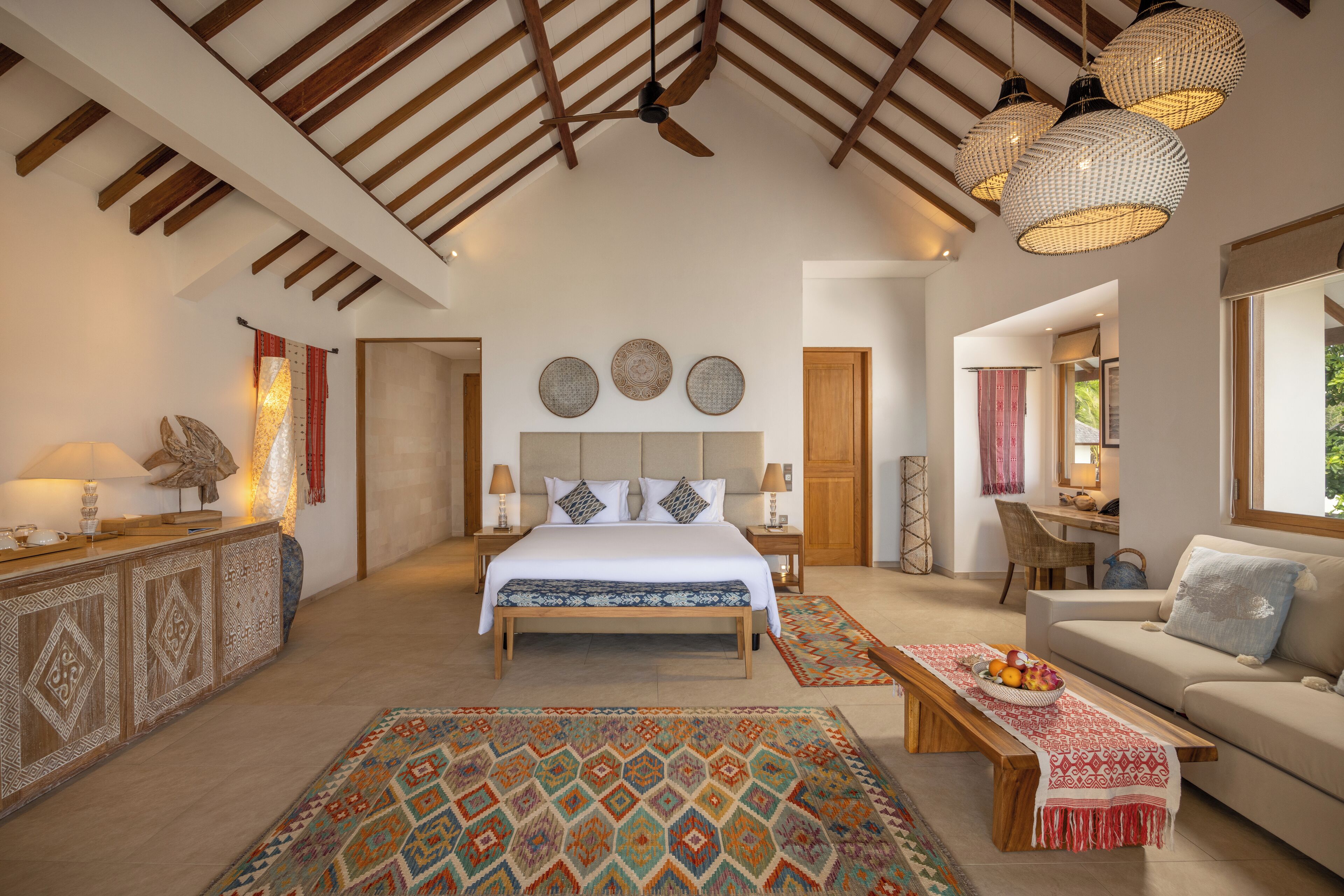 Luksus-studiosuite | Senger med overmadrass, skrivebord og skrivebord for bærbar PC