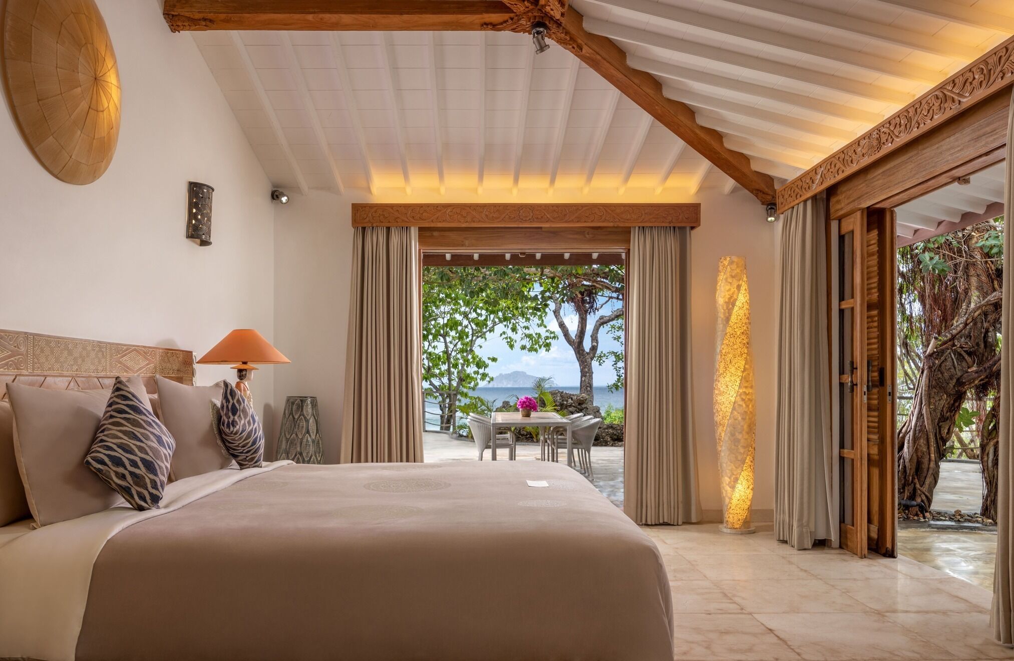 Presidentiële villa, uitzicht op zee | Pillowtop-bedden, een minibar, een kluis op de kamer, een bureau