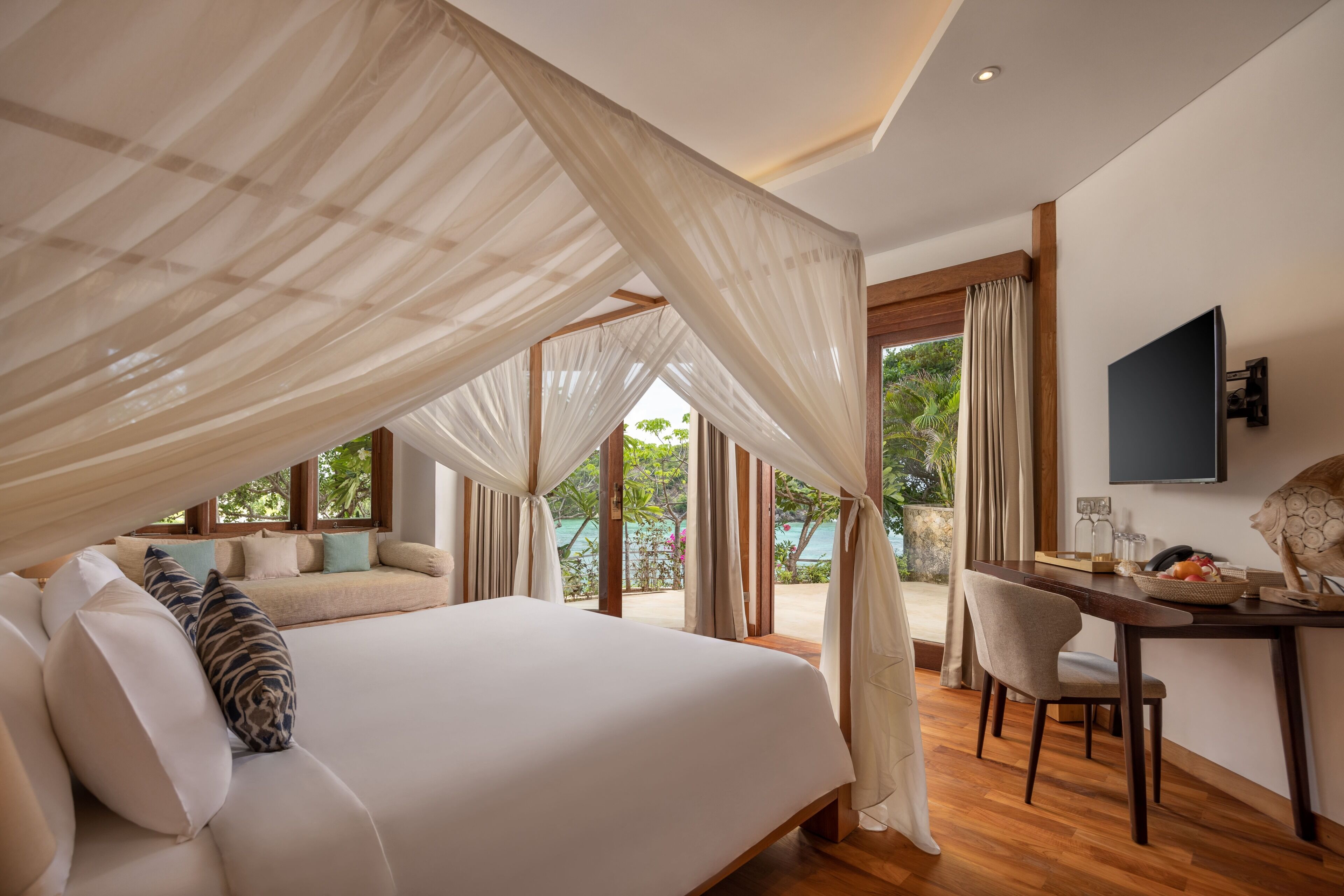 Pillow-top beds, desk, laptop workspace, soundproofing