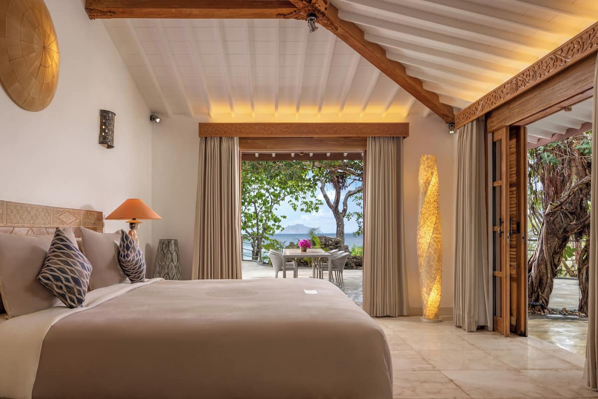 Amenidades de baño gratuitas, secadora de cabello, batas, pantuflas