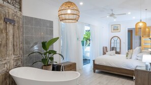 4 bedrooms, iron/ironing board, free WiFi - The Lake Palace at Murray's Beach (Murrays Beach)