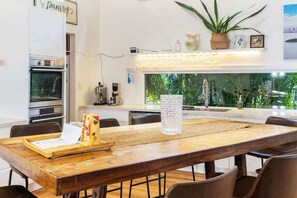 Dining - The Lake Palace (Murrays Beach)