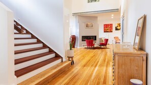 Interior - The Lake Palace at Murray's Beach (Murrays Beach)