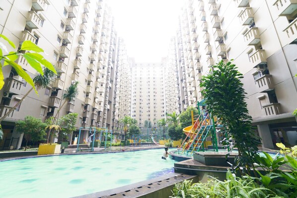 Outdoor pool - Capital O 93760 Apartemen Gateway Cicadas By Jh Group (Bandung)