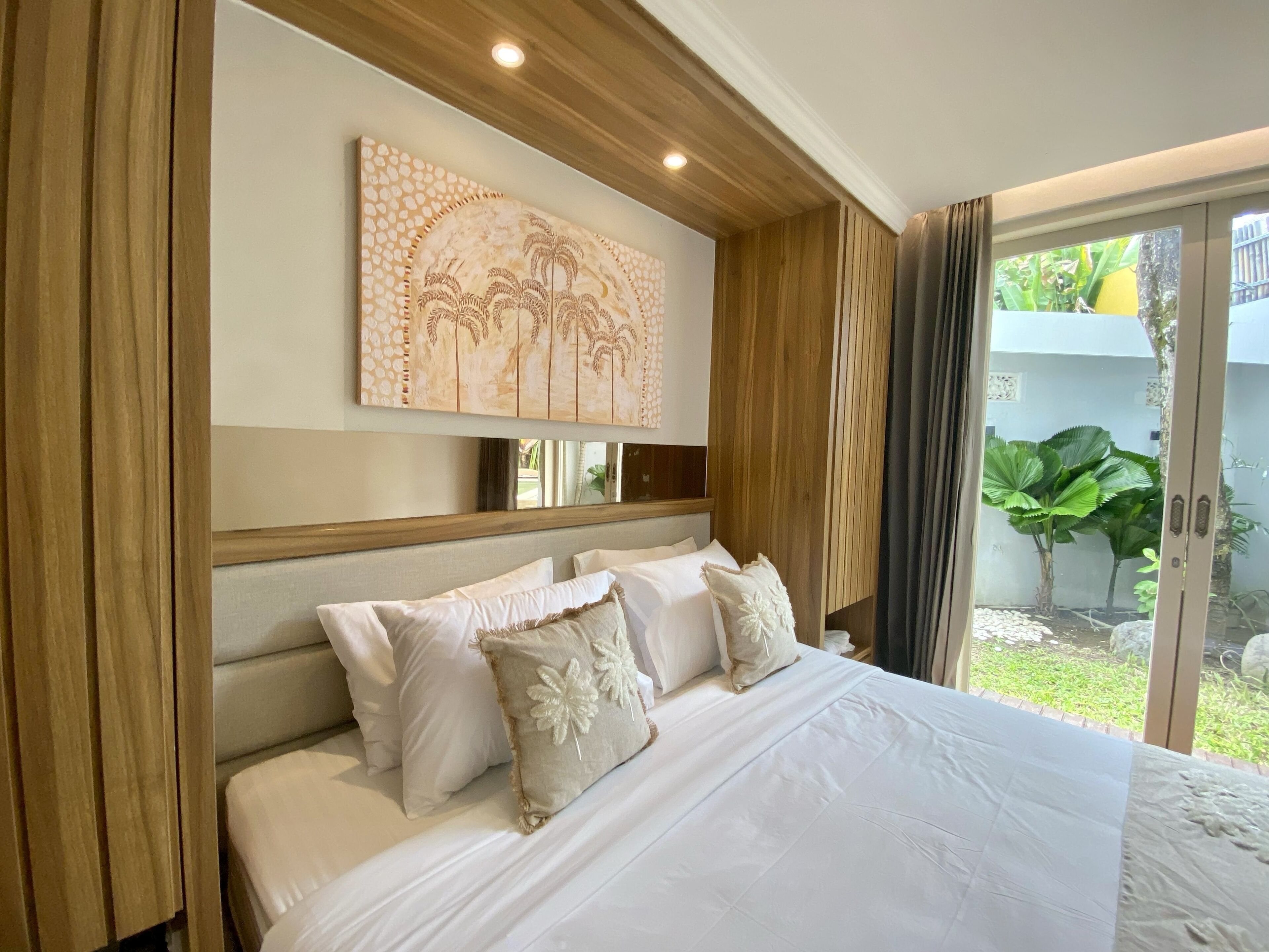 3 bedrooms, in-room safe, desk, free WiFi