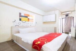 Deluxe Double Room | Free WiFi, bed sheets - Hotel O Kemang View By Room 88 (Bekasi)