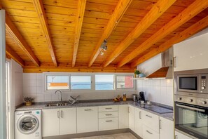 Refrigerador, microondas, horno y lavavajillas