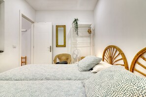 4 chambres, coffre-fort, fer et planche Ă  repasser