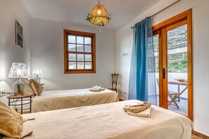 6 bedrooms, iron/ironing board, free WiFi, bed sheets