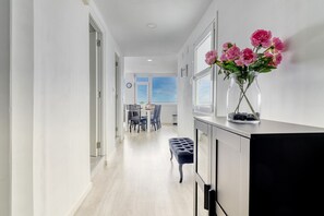 Interior - Spacious Central Apt. w/ private parking/ocean view (Icod de los Vinos)
