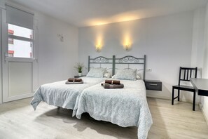 3 habitaciones, tabla de planchar con plancha y wifi gratis
