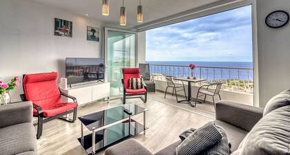 Spacious Central Apt. w/ private parking/ocean view