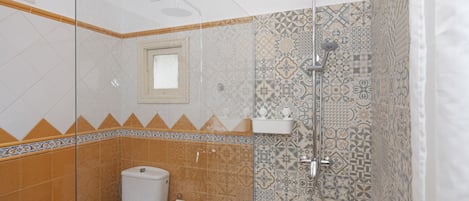 Dusche, Haartrockner, Bidet, Handtücher