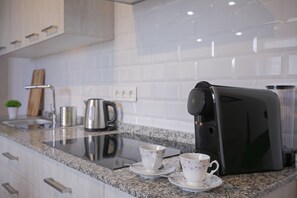 Fridge, microwave, oven, coffee/tea maker