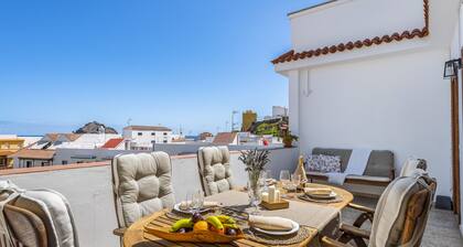 Central Penthouse w/ big terrace & ocean/city view