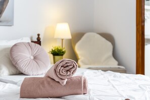 4 bedrooms, iron/ironing board, free WiFi, bed sheets