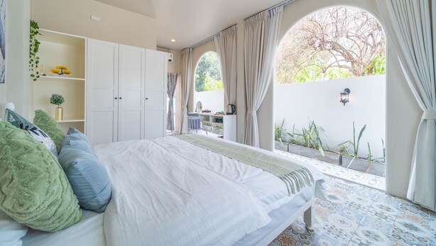 Executive studio suite, 1 kingsize bed, uitzicht op tuin | Luxe beddengoed, donsdekens, pillowtop-bedden, een bureau