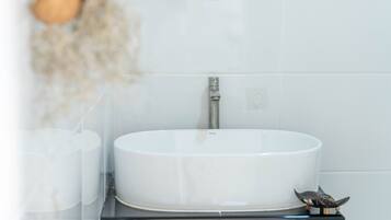 Shower, pancuran hujan, dan perlengkapan mandi desainer