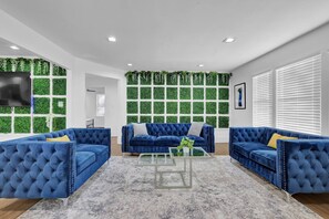 TV connectée, cheminée, espaces bureaux