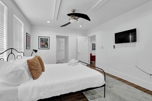 9 Schlafzimmer, Schreibtisch, Bügeleisen/Bügelbrett, kostenloses WLAN