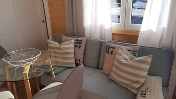 TV, fireplace, books, stereo