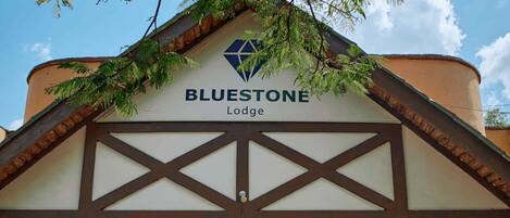 Fachada da propriedade