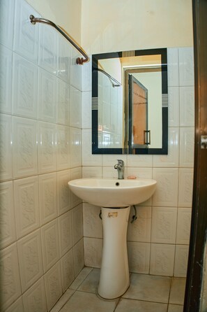 Standard Single Room | Bathroom