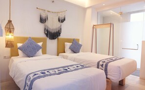 Escritorio, wifi gratis y ropa de cama 