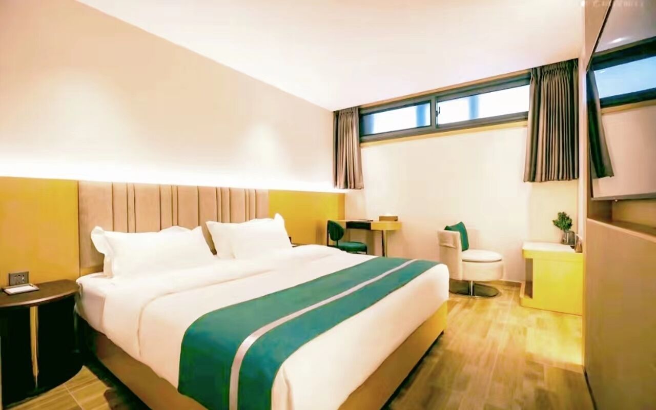 Comfort Double Room | Premium bedding, in-room safe, desk, laptop workspace