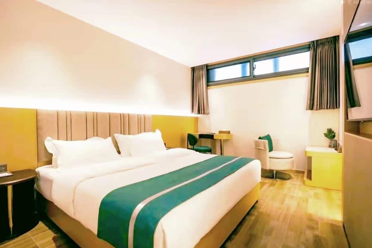 Comfort Double Room | Premium bedding, in-room safe, desk, laptop workspace