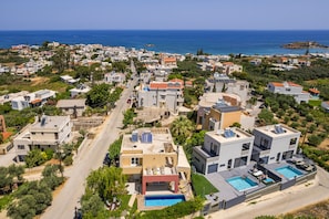 Exterior - Kalamaki Boutique Villa, Heated Pool, 5' From Beach (Galatas)