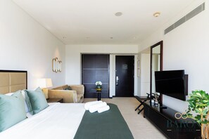 Living room - Amazing Studio, Address Marina. (Dubai)
