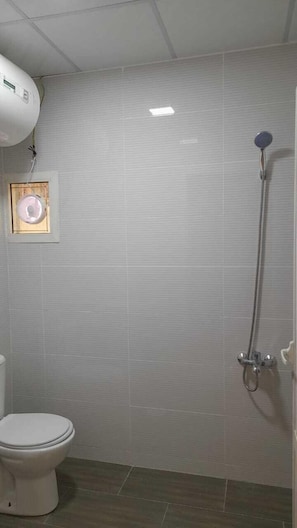 Standard Studio, 1 Single Bed | Bathroom