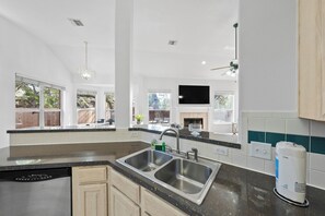 Fridge, microwave, oven, stovetop - Huge Oasis! 5/4 HOUSE w/ Hot Tub Beautiful! (San Antonio)