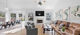 Huge Oasis! 5/4 HOUSE w/ Hot Tub Beautiful!