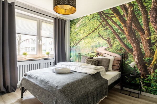 Tabla de planchar con plancha, wifi gratis y ropa de cama 