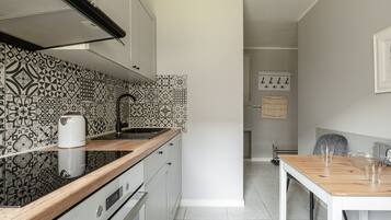 Estúdio urbano | Cozinha privada | Geladeira, cooktop, cafeteira/chaleira, chaleira elétrica